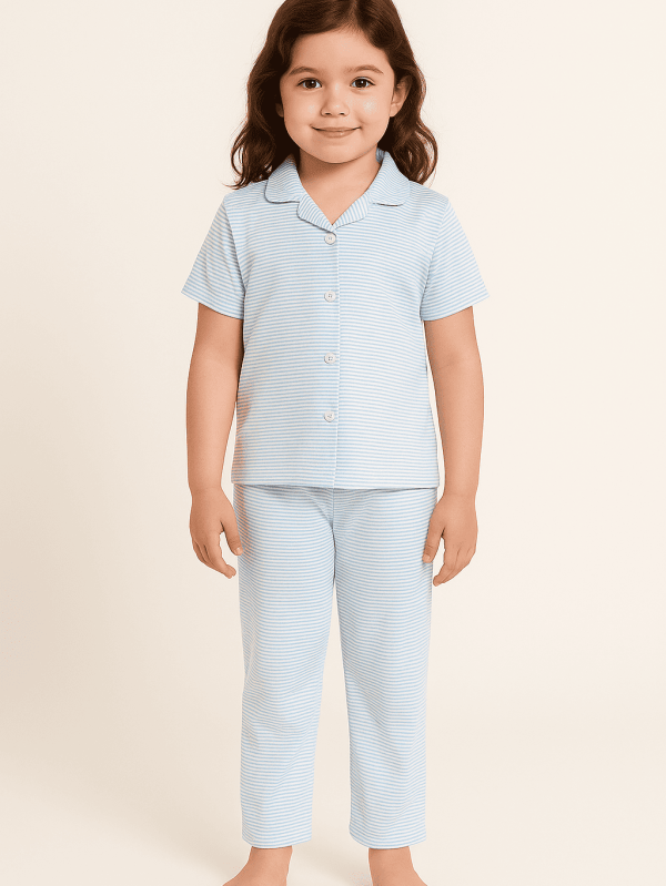 Smiling little girl wearing a soft blue nightdress – Difru comfortable nightwear for kids aged 1–8 years